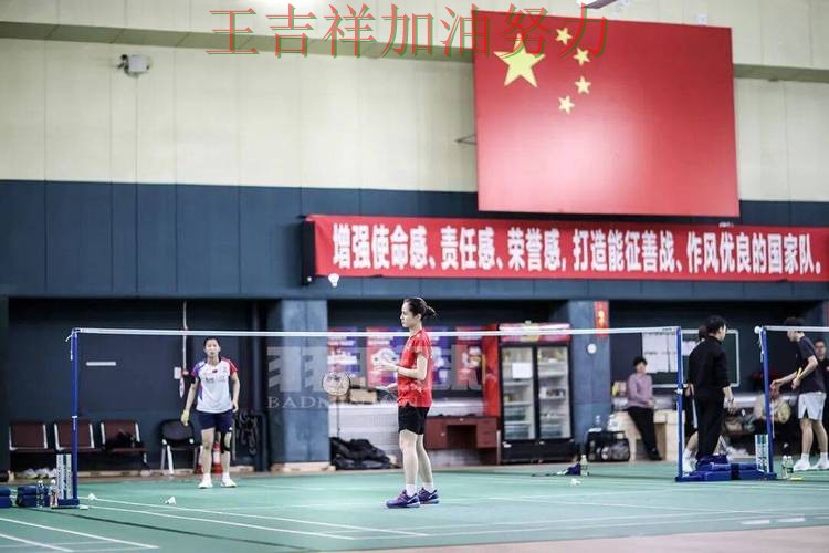 中国羽毛球队末节发力完成逆转 进攻效率提升成为亮点